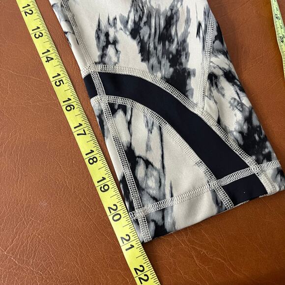 Lululemon Run Inspire Crop II Leggings Black White Marbled Pattern Size 6 Gym - Picture 12 of 12